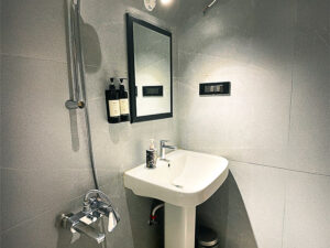 Standard Twin Room Bath